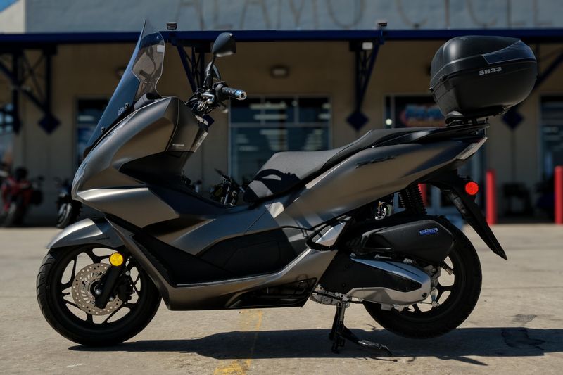 2024 Honda PCX 150 BLACKImage 10