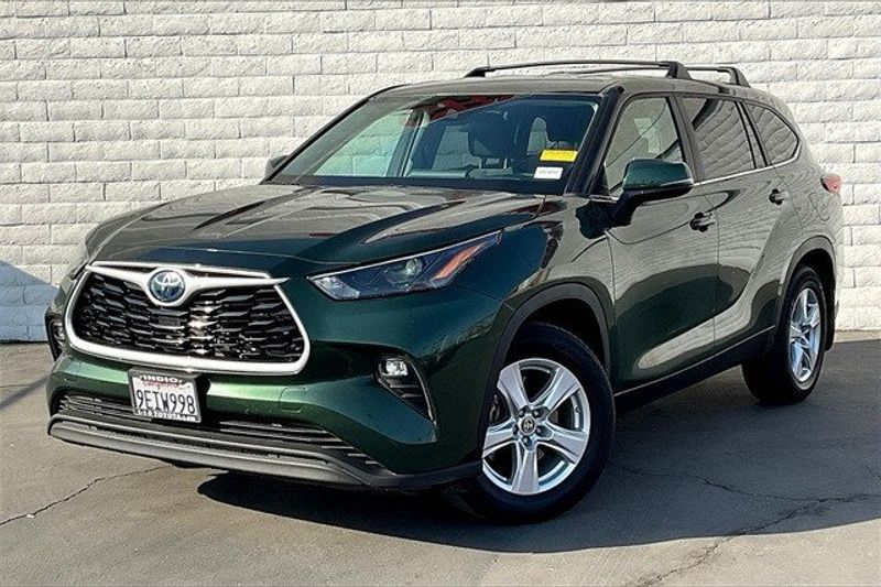 2023 Toyota Highlander LEImage 1