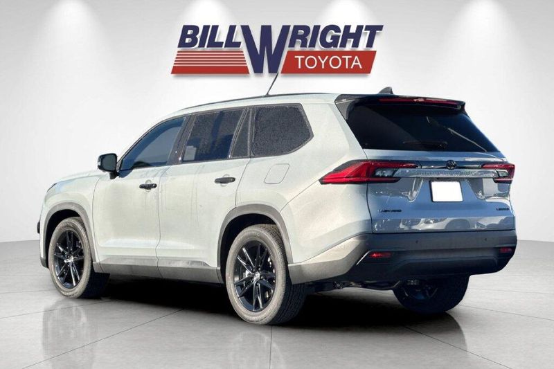 New 2026 Toyota Grand Highlander Hybrid Nightshade EditionImage 5