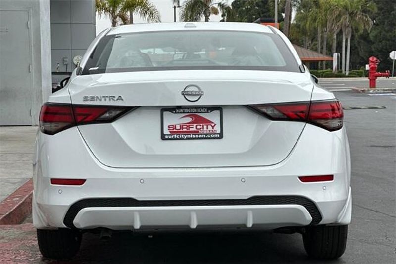 New 2025 Nissan Sentra SVImage 4