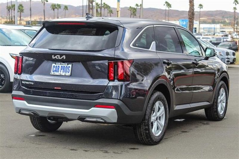 2025 Kia Sorento LXImage 17