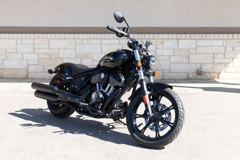 2023 INDIAN MOTORCYCLE CHIEF BLACK METALLIC 49ST in a BLACK exterior color. Family PowerSports (877) 886-1997 familypowersports.com 