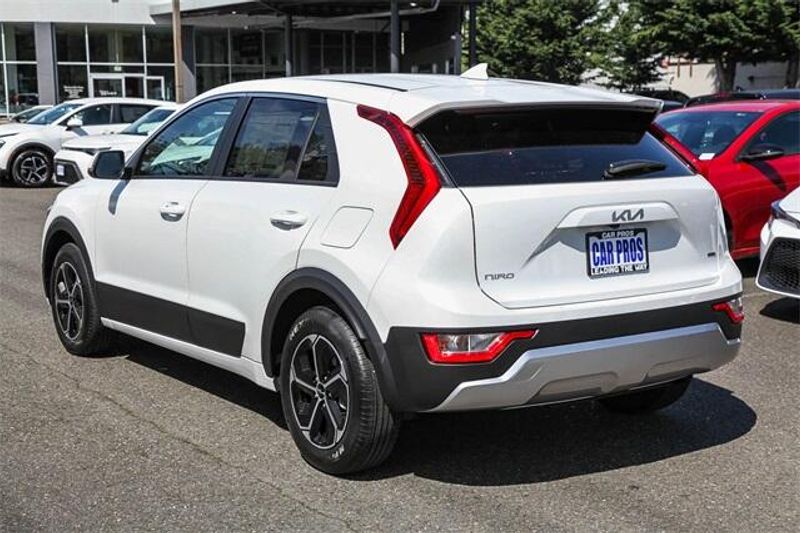 2025 Kia Niro LXImage 15