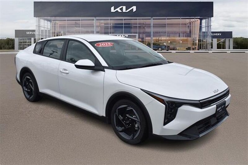 2025 Kia K4 EXImage 1