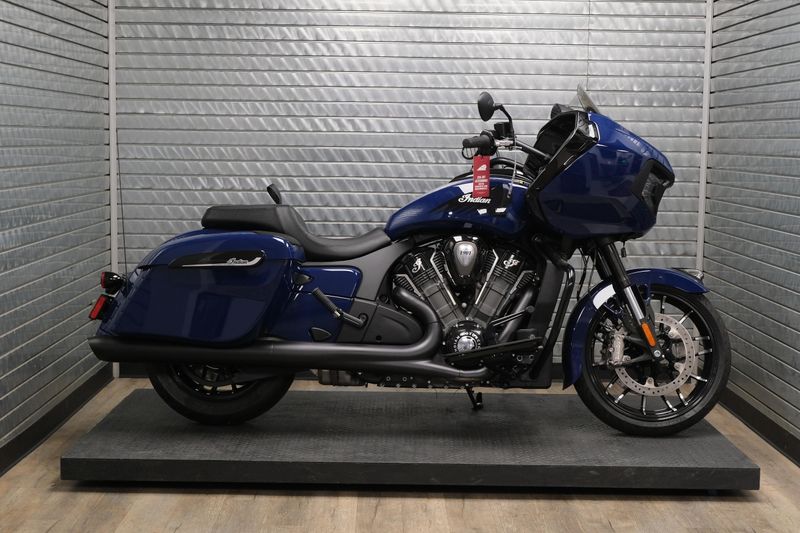 NEW 2025 INDIAN MOTORCYCLE CHALLENGER DARK HORSE Image 2