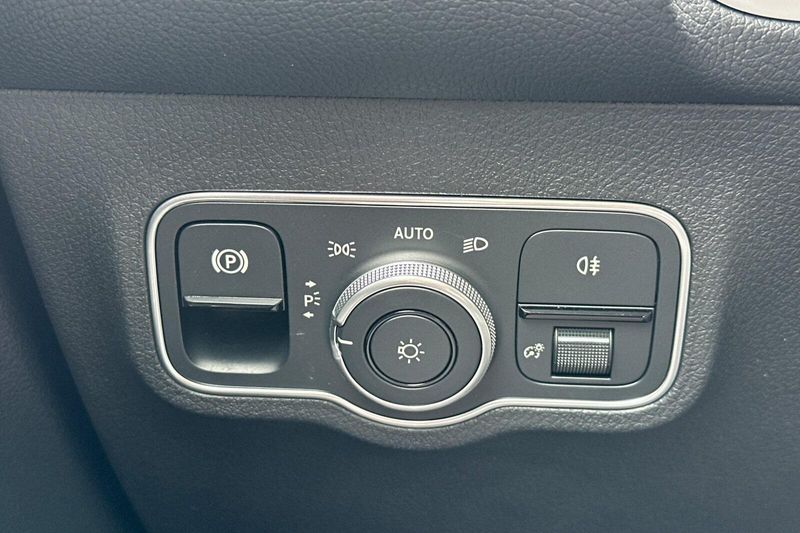 2024 Mercedes-Benz EQB 300Image 32
