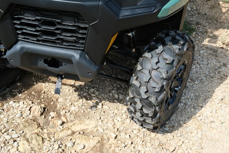 2025 Can-Am DEFENDER DPS HD7 COMPASS GREEN Image 18