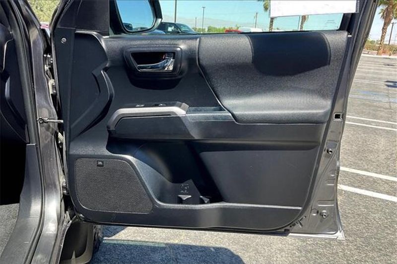 2017 Toyota Tacoma TRD Off-RoadImage 23