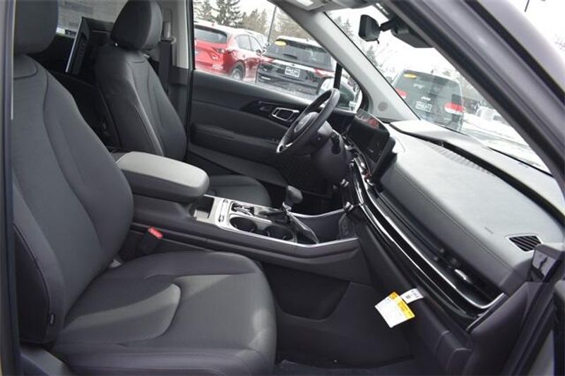 2025 Kia Carnival SX PrestigeImage 13