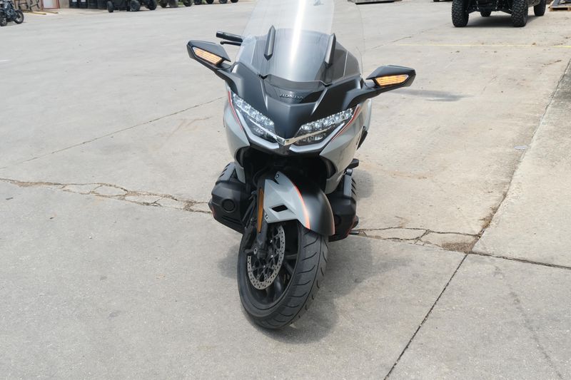 2021 Honda GOLDWING DCT DEEP PEARL GRAY Image 8