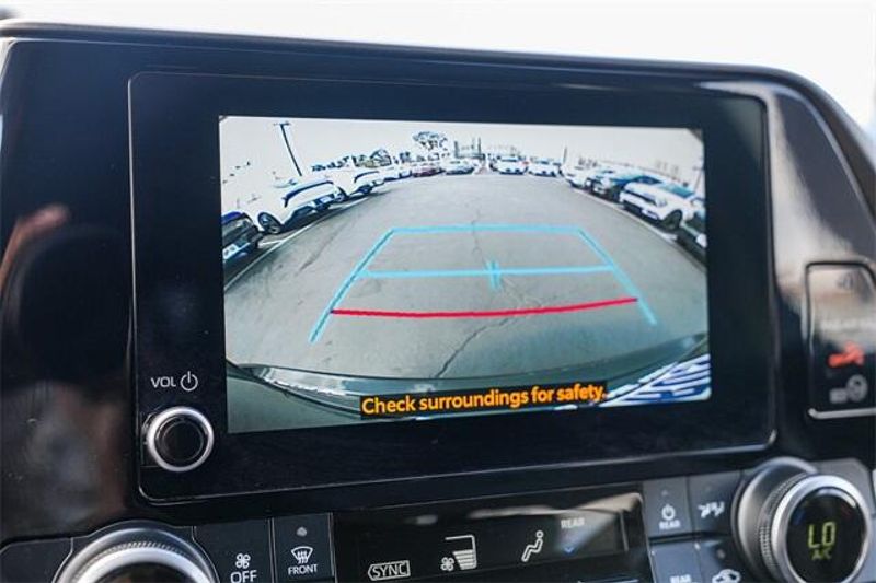 2023 Toyota Highlander LEImage 24