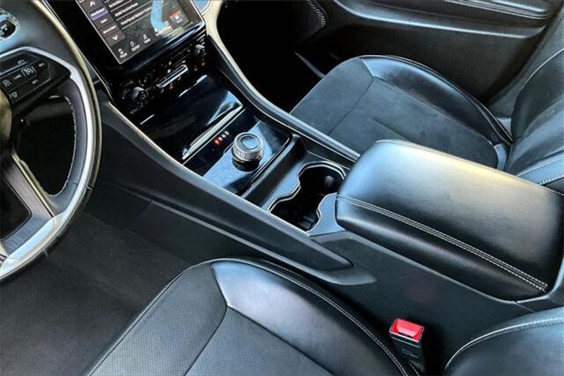 2024 Jeep Grand Cherokee Altitude photo 16