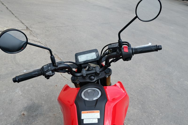 2025 Honda GROM CHERRY RED Image 14