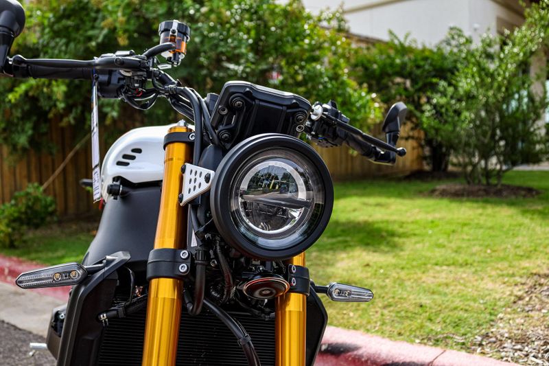 2024 Yamaha XSR900 HERITAGE WHITE Image 2