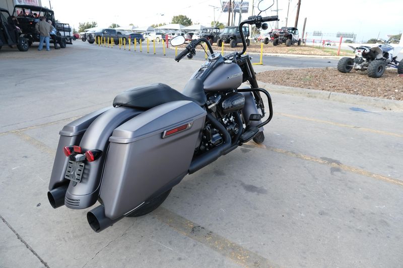 2017 HARLEY ROAD KING SPECIAL BLACKImage 21