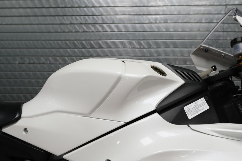 USED 2022 YAMAHA YZF-R1 Image 10