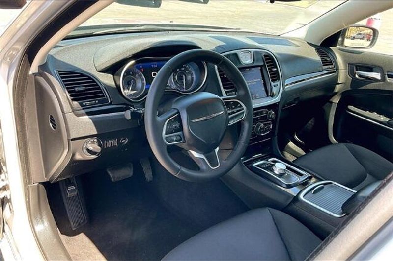 2023 Chrysler 300 TouringImage 14