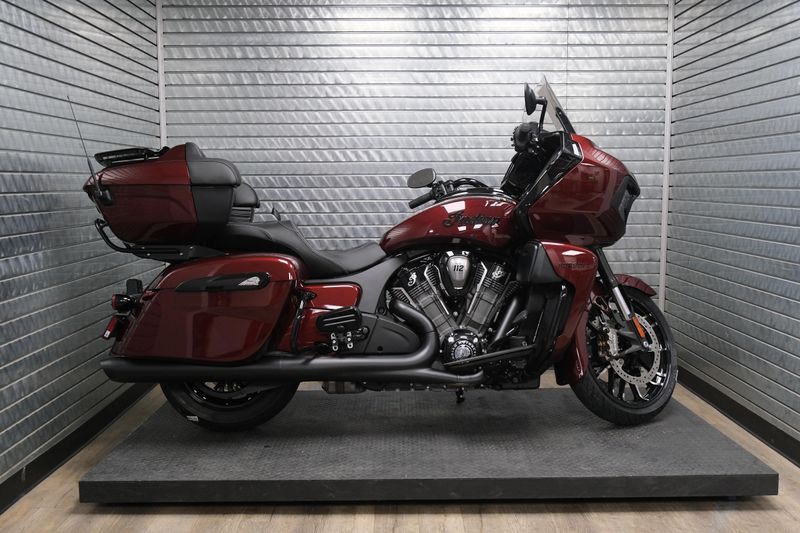 NEW 2026 INDIAN MOTORCYCLE PURSUIT DARK HORSE WITH 112 PACKAGE Image 2