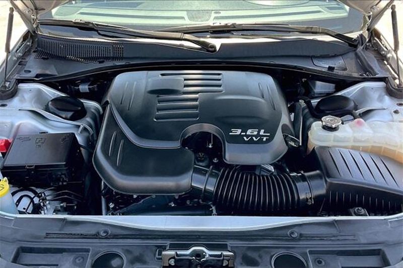 2023 Chrysler 300 TouringImage 9