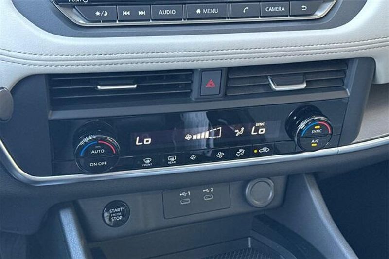 New 2025 Nissan Rogue SVImage 17