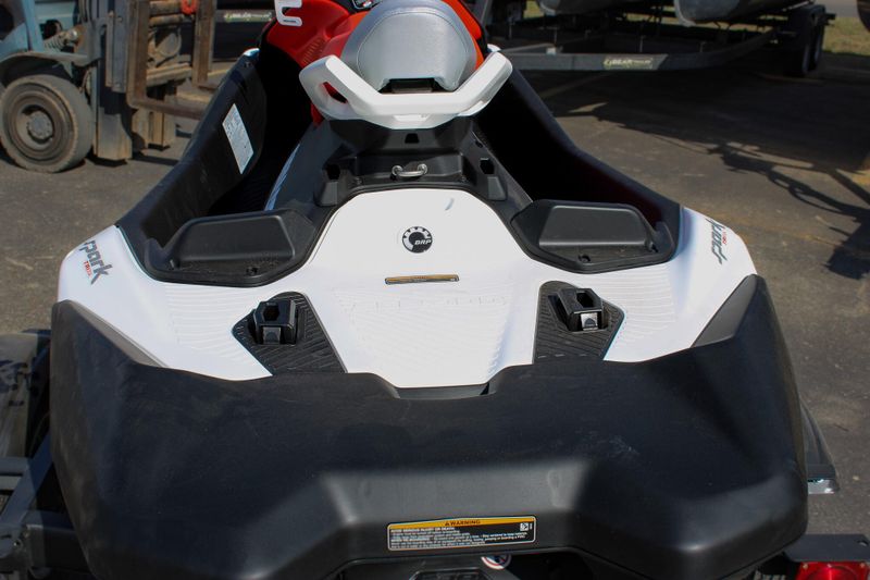 2025 SEADOO SPARK TRIXX FOR 3 DRAGON RED AND WHITE Image 11