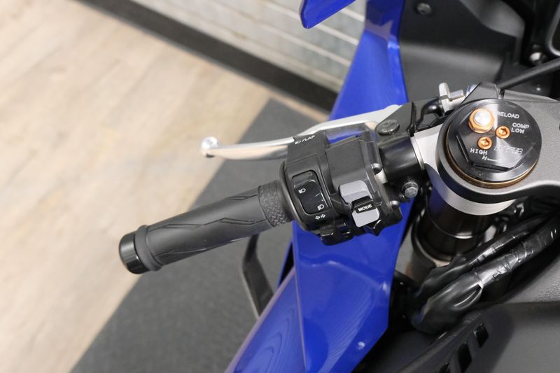 NEW 2026 YAMAHA YZF-R1 Image 18