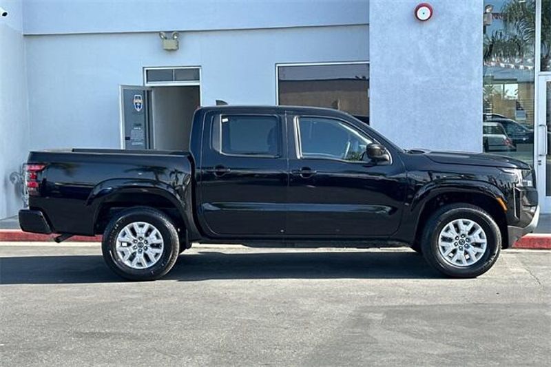 Used 2023 Nissan Frontier SVImage 3
