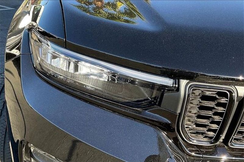 New 2025 Jeep Grand Cherokee Altitude 4x2Image 11