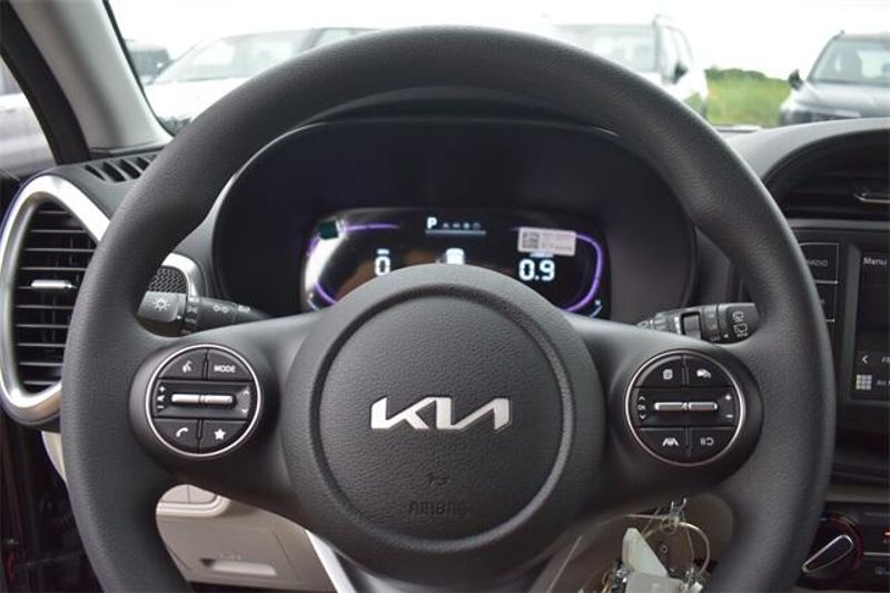 New 2025 Kia Soul LXImage 23
