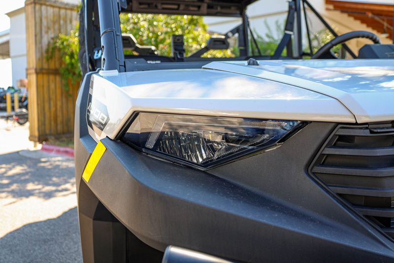 New 2026 Polaris RANGER CREW 1000 PREMIUM  MIRAGE BEIGE Image 12