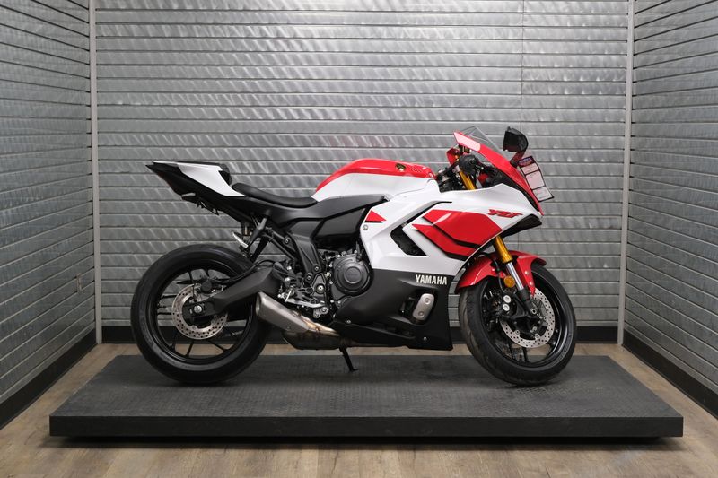 NEW 2026 YAMAHA YZF-R7 70TH ANNIVERSARY EDITION Image 2