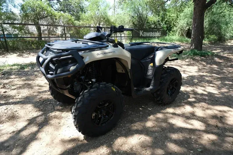 2025 Can-Am OUTLANDER PRO XU HD5 DESERT TANImage 17