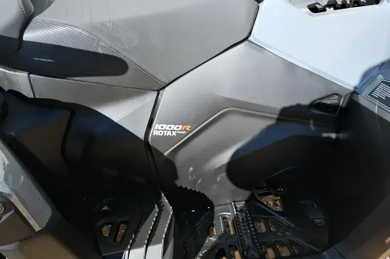 NEW 2026 CAN-AM OUTLANDER MAX DPS 1000R Image 8