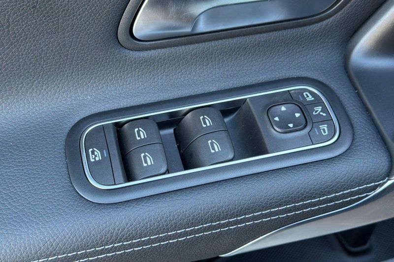 Used 2025 Mercedes-Benz CLA 250Image 12