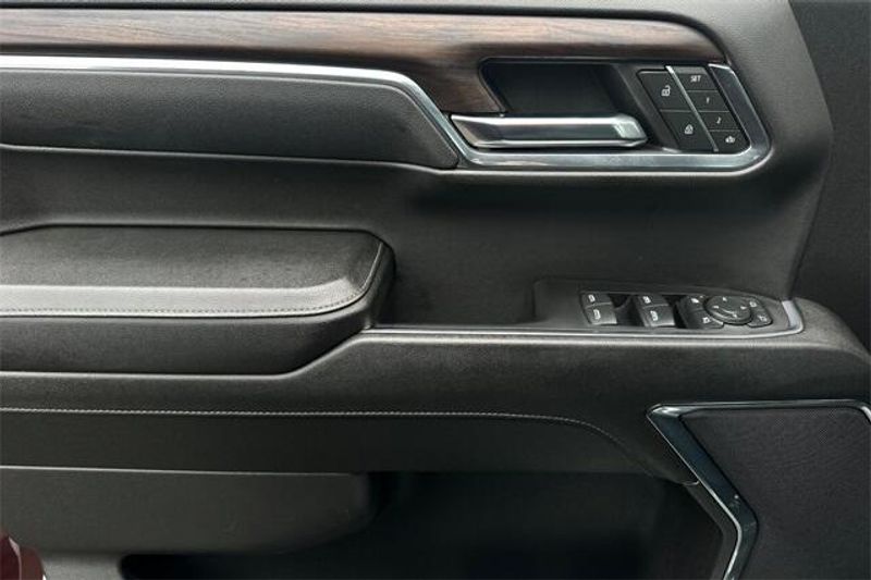 2024 GMC Sierra 1500 SLTImage 9
