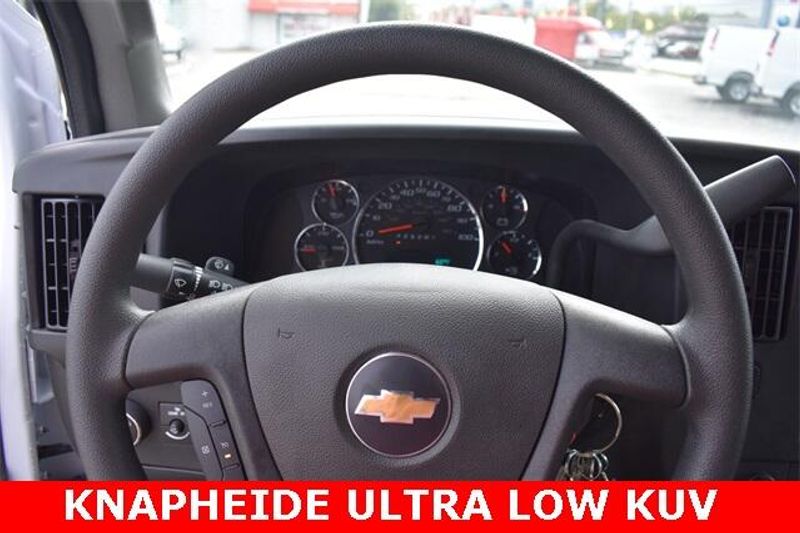 New 2025 Chevrolet Express 3500 Work VanImage 24