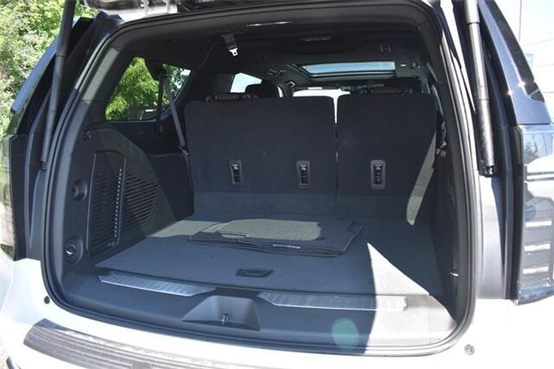 New 2025 Chevrolet Suburban PremierImage 22