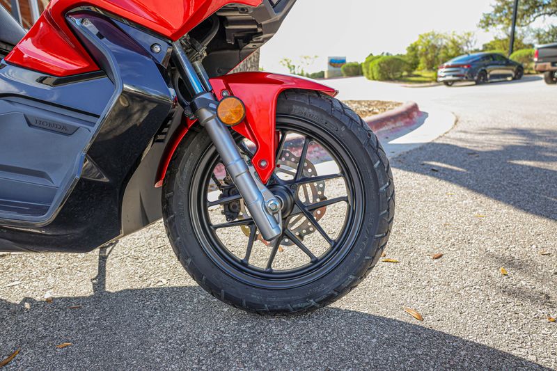 USED 2022 HONDA ADV 150 Image 15