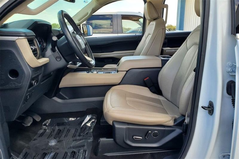 2023 Ford Expedition Limited photo 9