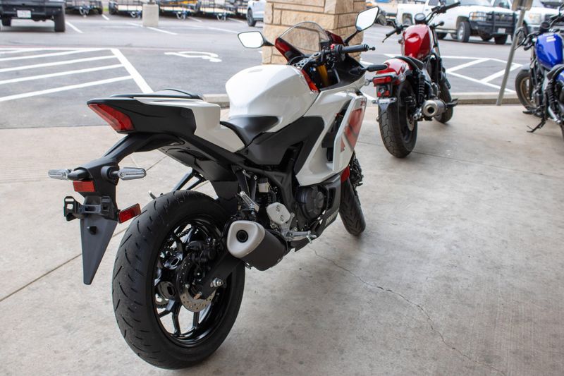 NEW 2026 YAMAHA YZFR3 ABS 70TH ANNIVERSARY EDITION Image 4