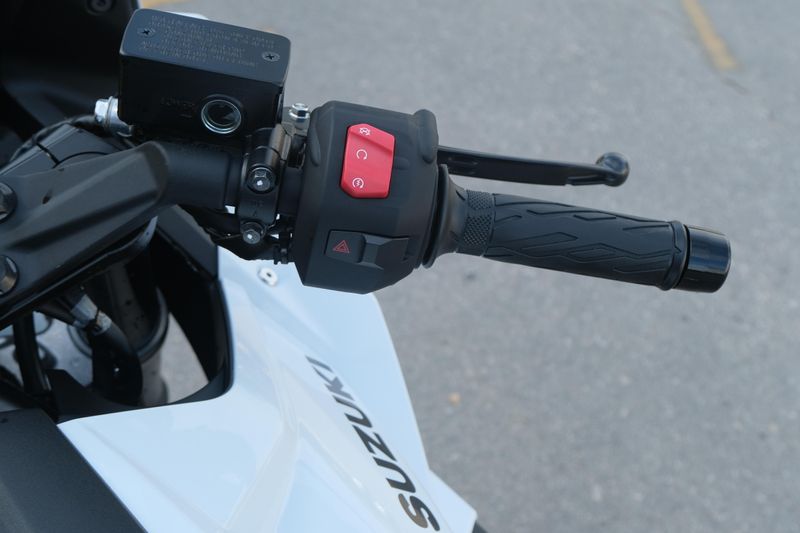NEW 2026 SUZUKI GSX8R Image 19