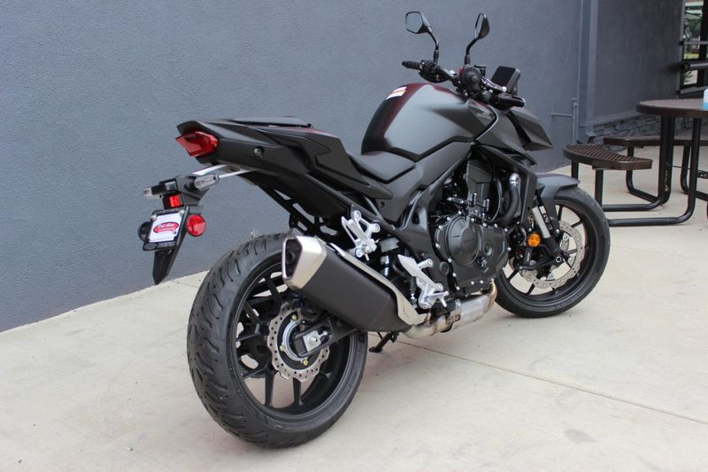 New 2025 Honda CB750 HORNET Image 2