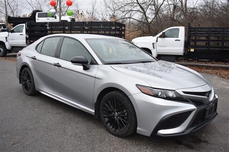 2022 Toyota Camry SEImage 1