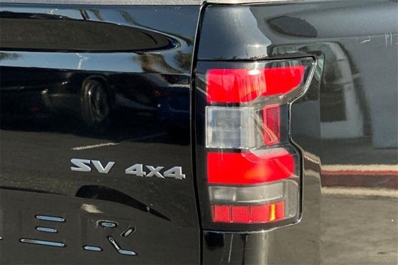 Used 2023 Nissan Frontier SVImage 23
