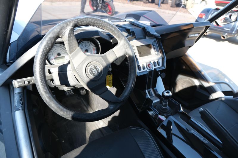 2017 Polaris SLINGSHOT SLR TURBO SILVERImage 3