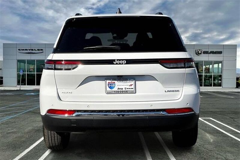 New 2025 Jeep Grand Cherokee Laredo X 4x4Image 3