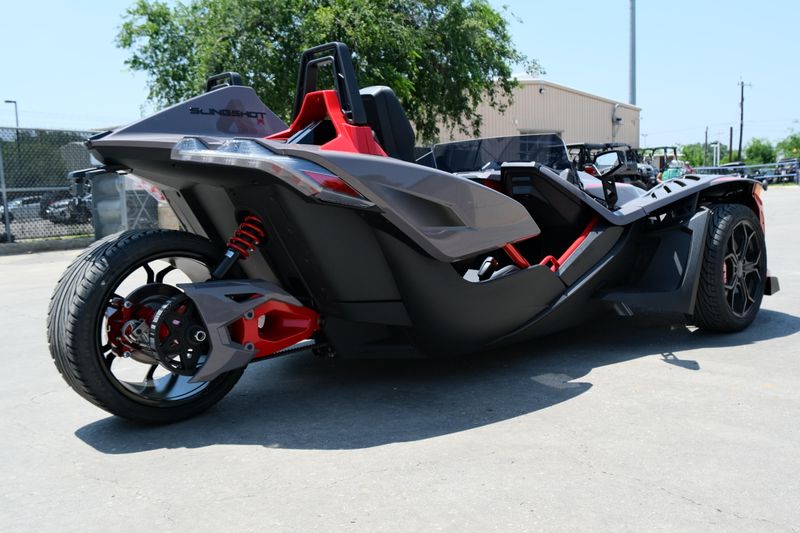 NEW 2026 POLARIS SLINGSHOT R AUTODRIVE Image 4