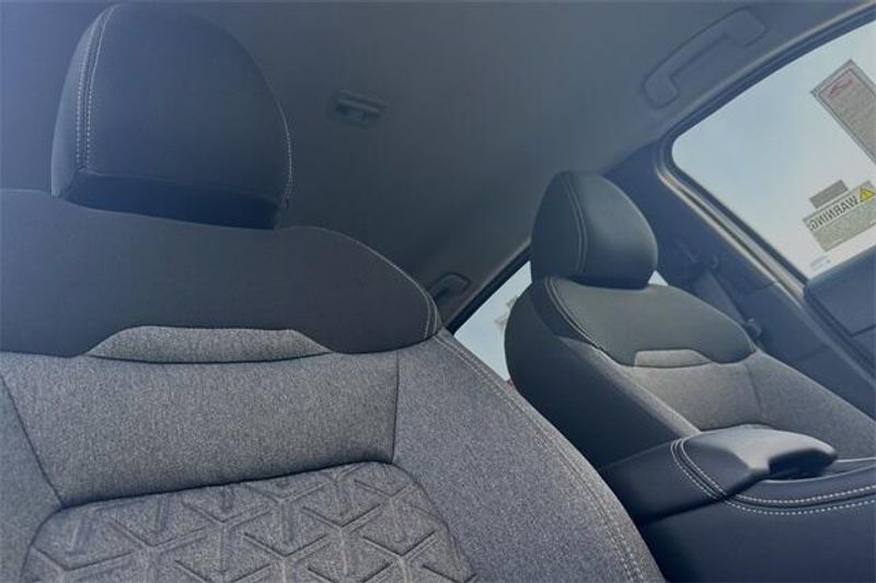 2025 Nissan Kicks SVImage 14