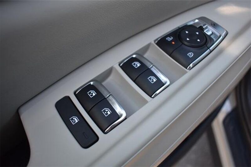 2025 Kia Carnival Hybrid SX PrestigeImage 26