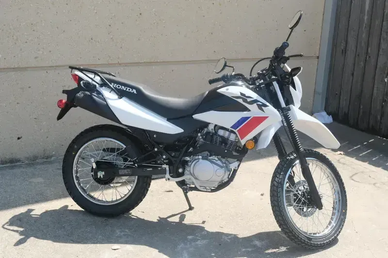 NEW 2025 HONDA XR150L Image 2